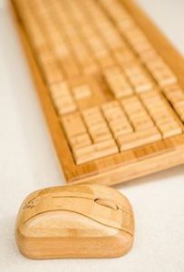 Clavier en bois de bambou : une solution naturelle et écologique